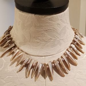 Shell and pink pearl choker necklace